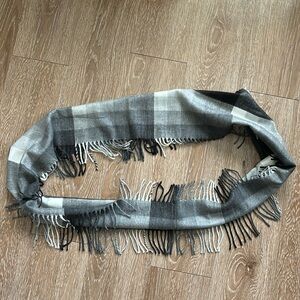 NWOT! V Fraas black/white/gray plaid fringe cashmink infinity scarf